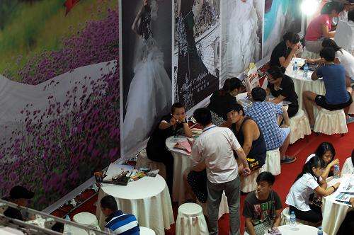 禮儀慶典與婚慶產(chǎn)業(yè)融合發(fā)展——2012年全國禮儀慶典產(chǎn)品交易會(huì)暨婚博會(huì)（濟(jì)南）綜述